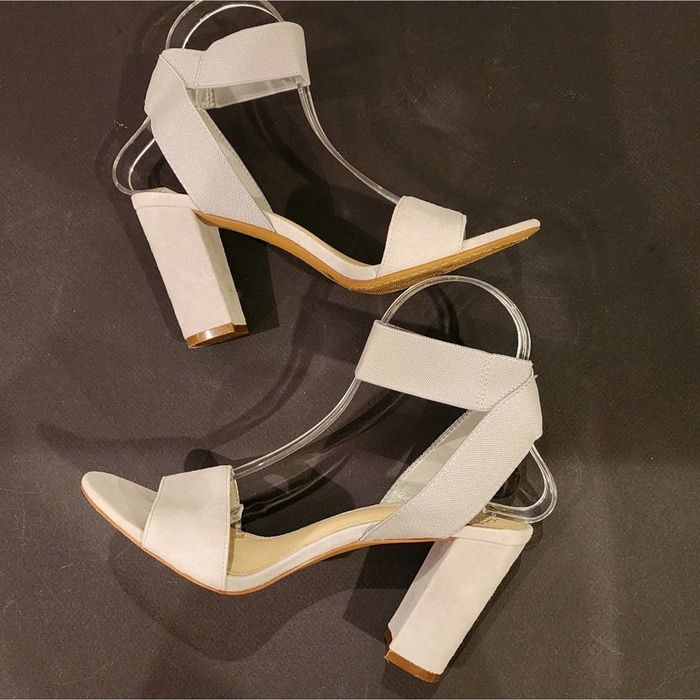 VINCE CAMUTO "CITRIANA" Dove Gray Suede ankle strap sandals SIZE 7M